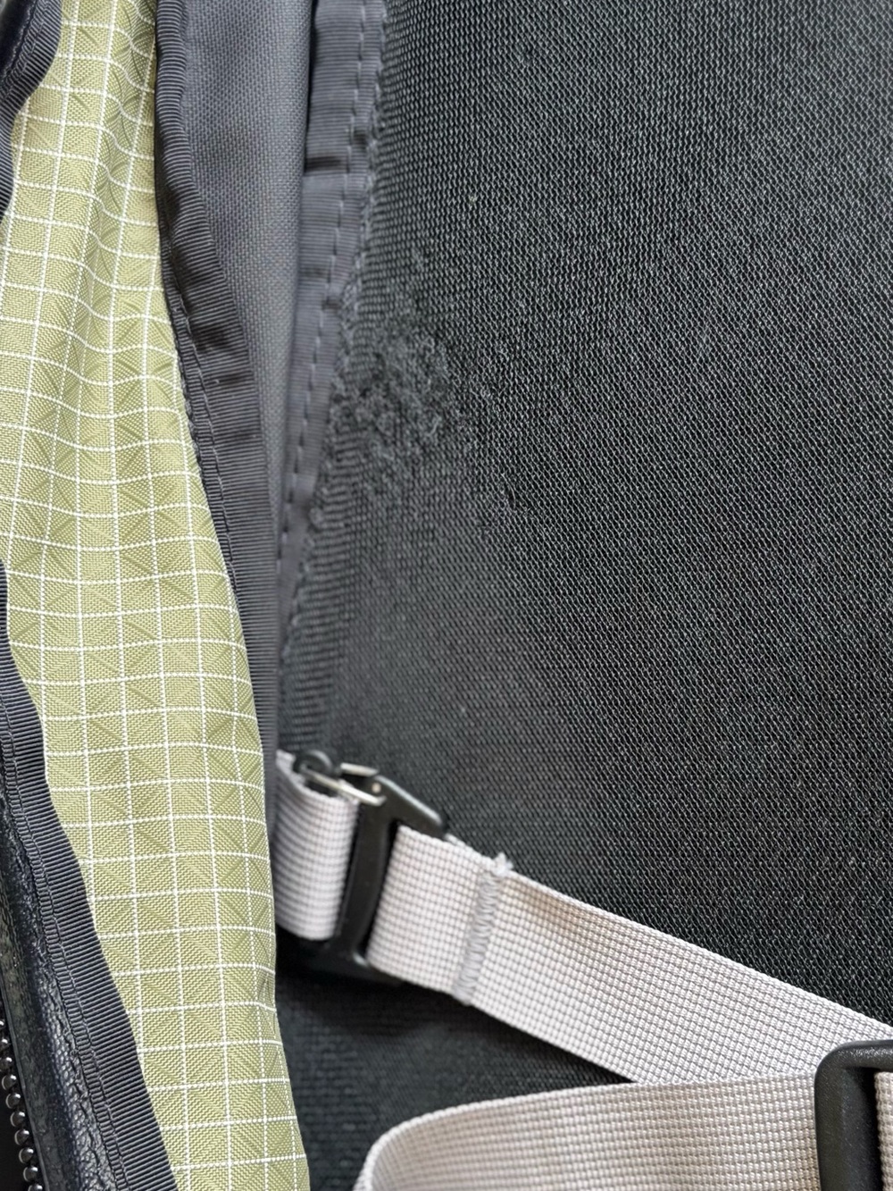 Tom Bihn Synik 30L Backpack — Black Halcyon - Picture 9 of 11